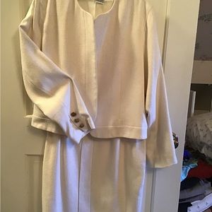 SuitCream linen woven jacket and skirt, beautifully made in excellent condition